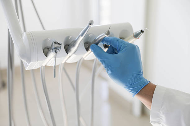 Professional Emergency Dentist technician working in Greenbriar, FL